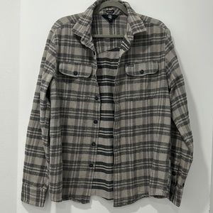Men’s Volcom shirt size large long sleeve flannel
